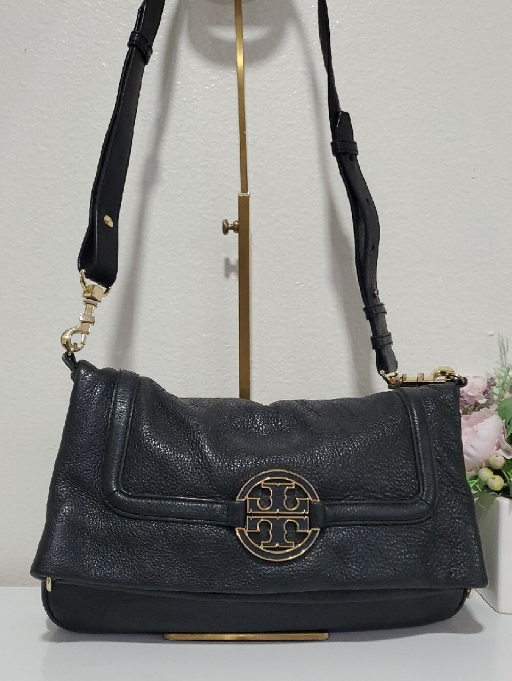 Tory Burch Black Leather Amanda Fold-Over Messenger Bag🖤💛